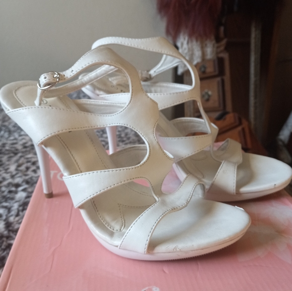 White High Heels sz-7 - Picture 2 of 7